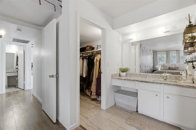 Building Photo - 10566 High Hollows Dr