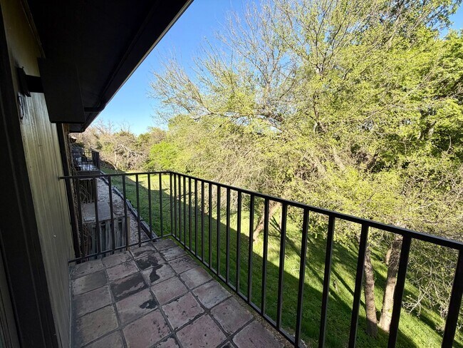 Building Photo - Balcony View