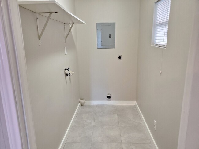 Building Photo - 5318 Doulton Dr