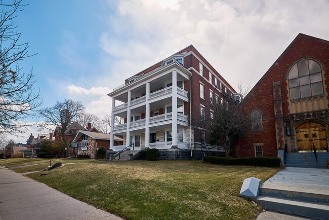 762 Madison Ave - Partial Side Profile - 762-764 Madison Ave