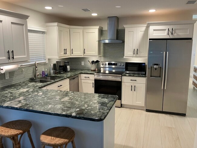 Building Photo - 333 Pelican Way