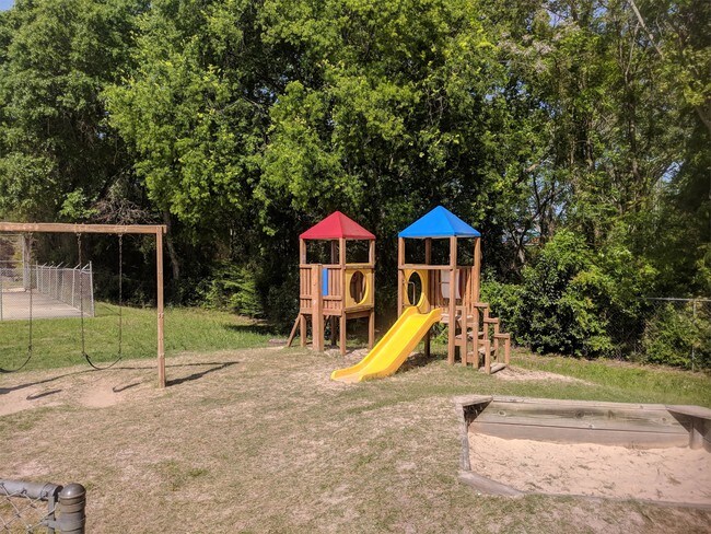Building Photo - 1000 Pembrook Dr