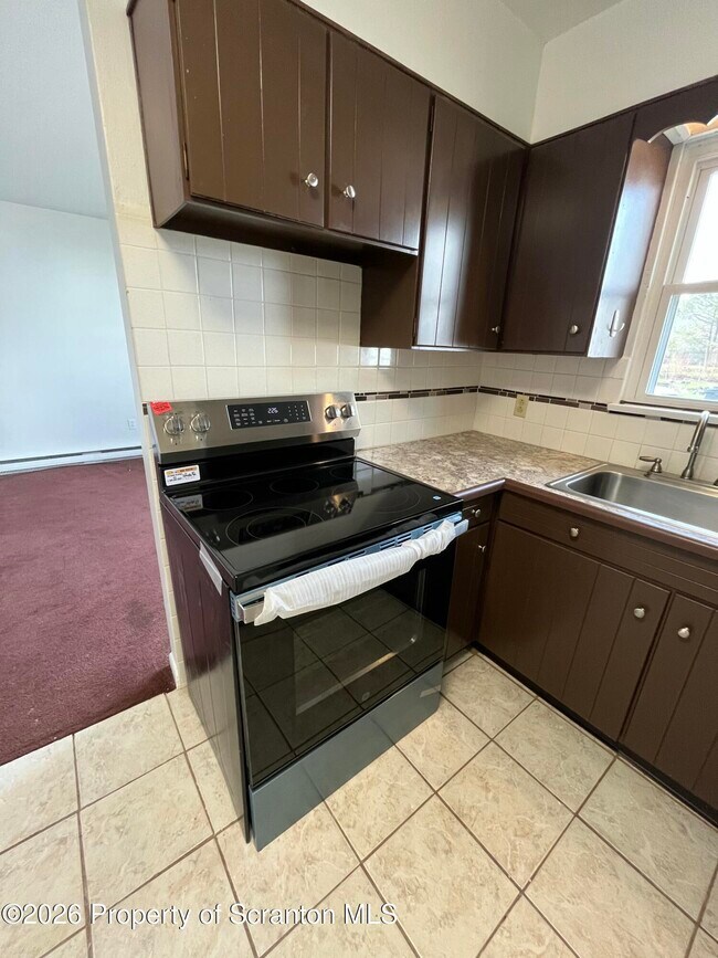 Building Photo - 612 Oak St