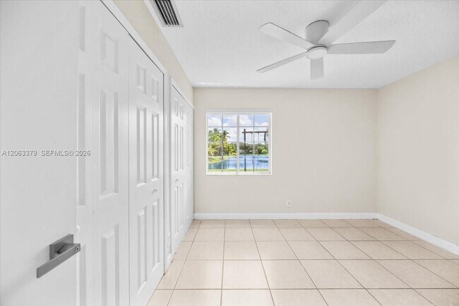 Building Photo - 4201 W Sailboat Dr