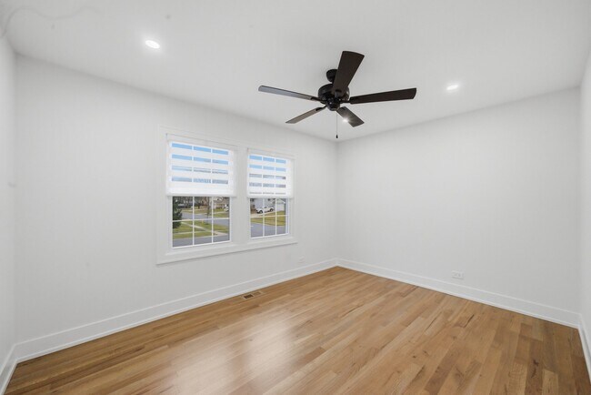 Building Photo - 2S245 Mayfield Ln