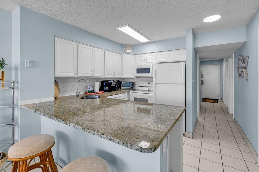 Building Photo - 2500 N Ocean Blvd