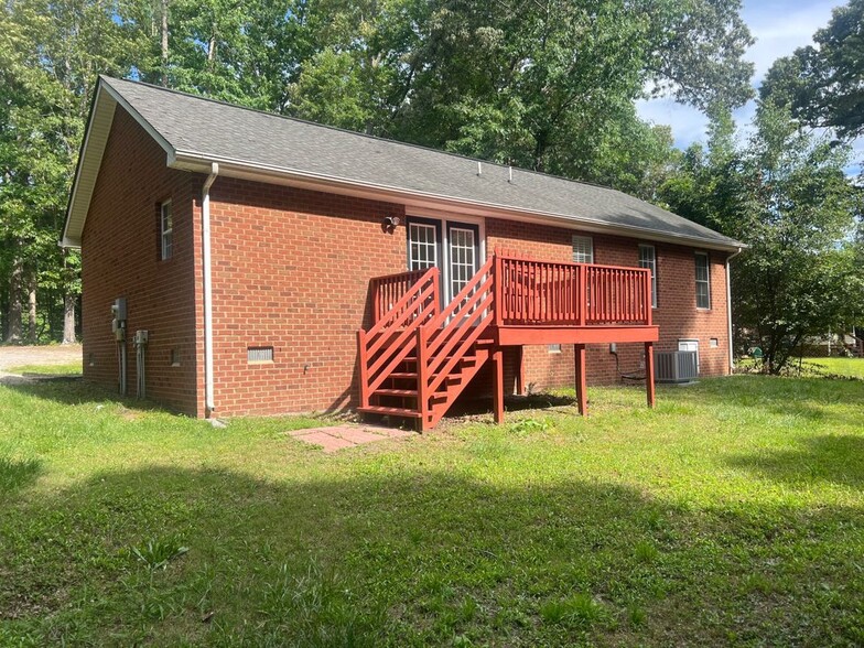 Building Photo - 13090 Gravelbrook Rd