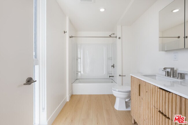 Building Photo - 8561 Belmont St