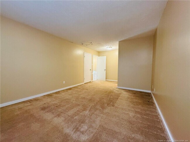 Building Photo - 824 Danish Dr