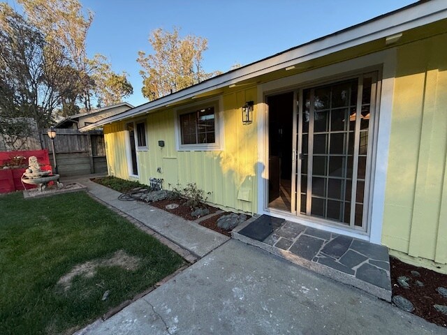 Building Photo - 914 Palma St