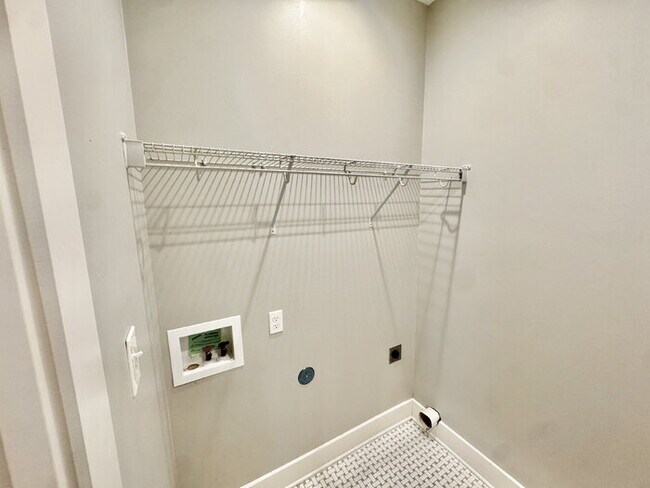 Building Photo - 441 Josephine St