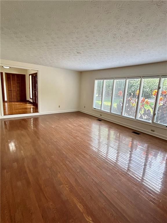 Building Photo - 115 Nesbit Ferry Pl