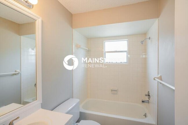 Building Photo - 3 Bedroom Pet-Friendly Home in LAKELAND, FL with Main Street Renewal