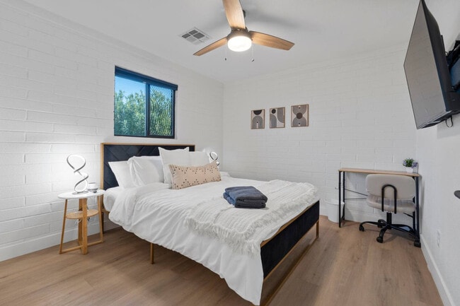 Building Photo - 4407 N 13th Pl