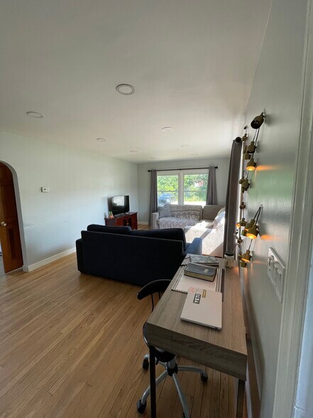 Living Room - 4148 S Pipestone Rd
