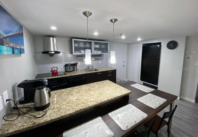 Building Photo - 701 S Madison Ave