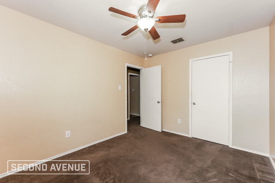 Building Photo - 6152 River Pointe Dr