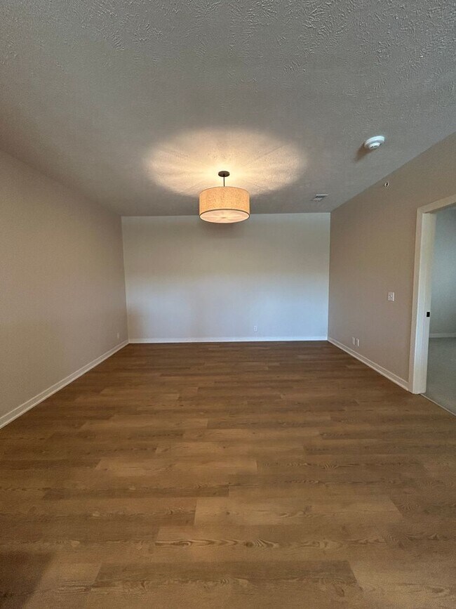 Building Photo - Elkhorn Landing Rentals (20605 Elkhorn Dr.)