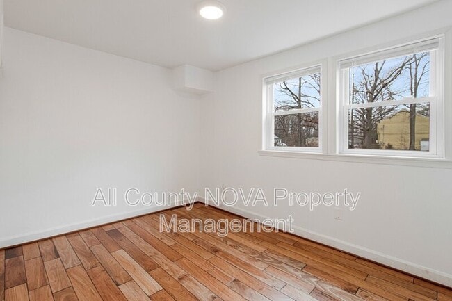 Building Photo - 8600 Lantern Ln