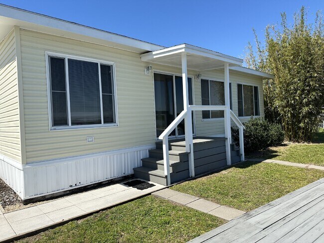 Building Photo - Charming 2 Bed, 2 Bath Manufactured Home w...