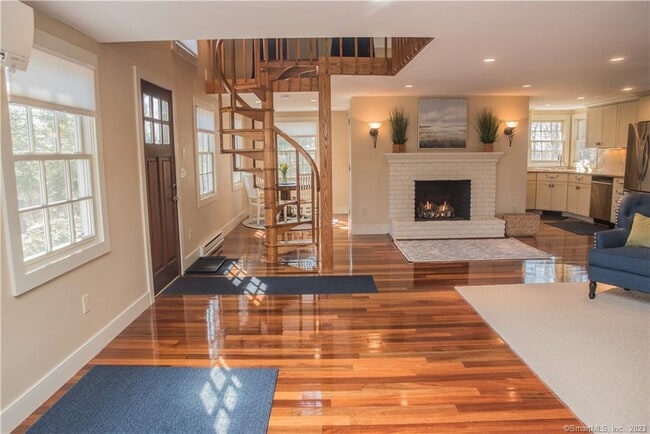 Building Photo - 30 Whiting Farm Rd
