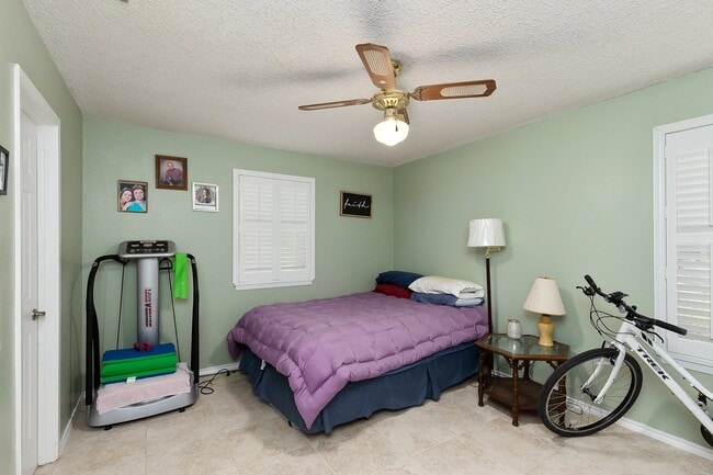 Building Photo - 2005 Point West Dr