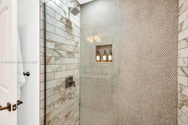 Building Photo - 5250 NE 15th Ave