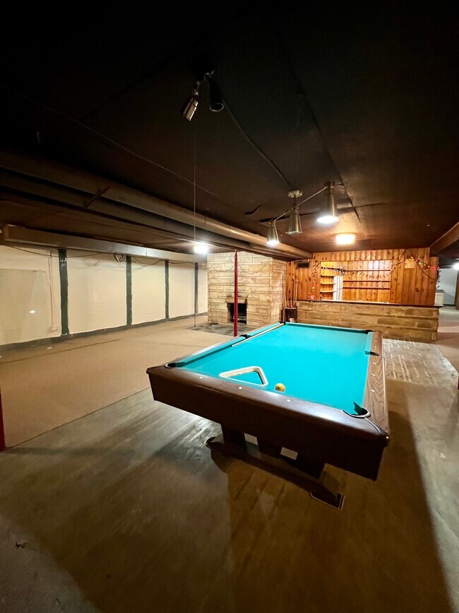 Building Photo - 200 E Glendora Dr