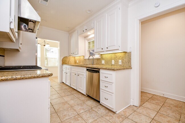 Building Photo - 609 Milwaukee St