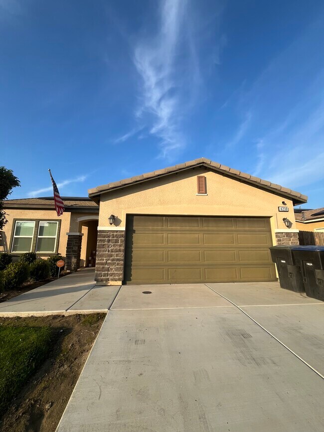 Building Photo - 4230 E Four Creeks Ct