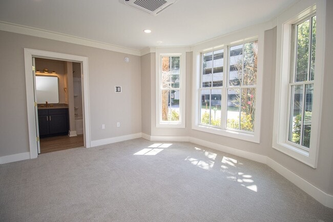 Building Photo - Historic Elegance Meets Modern Luxury – 2 Bed / 2 Bath Apartment in Downtown Columbia