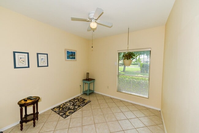 Building Photo - 10 Golf House Rd