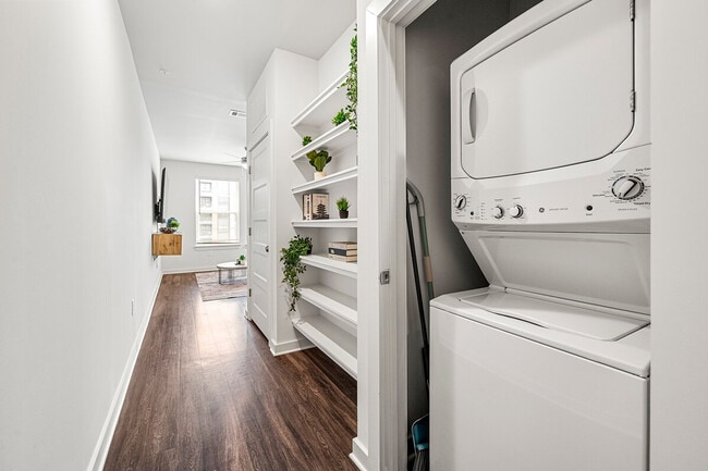 Building Photo - 2048 Bolton Dr NW