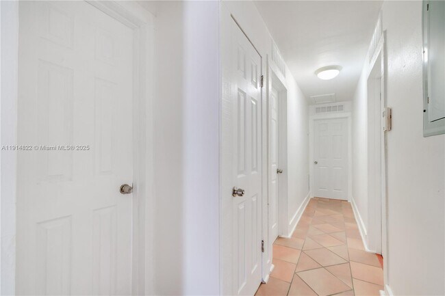 Building Photo - 10621 SW 111th St