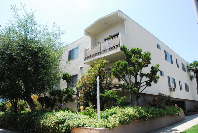 Primary Photo - 1025 Granville Ave