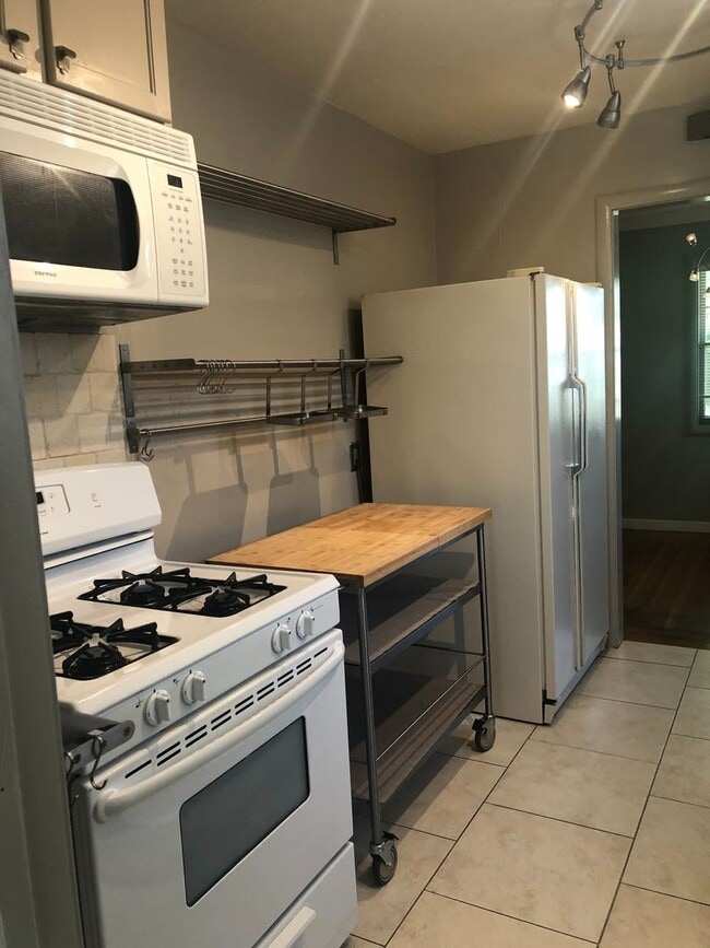 Building Photo - Cute Sacramento Home - Photos Coming Soon