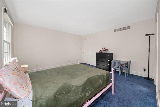 Building Photo - 253 Peoples Way