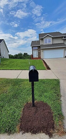 Fronview with mailbox - 1355 Ozark Ridge