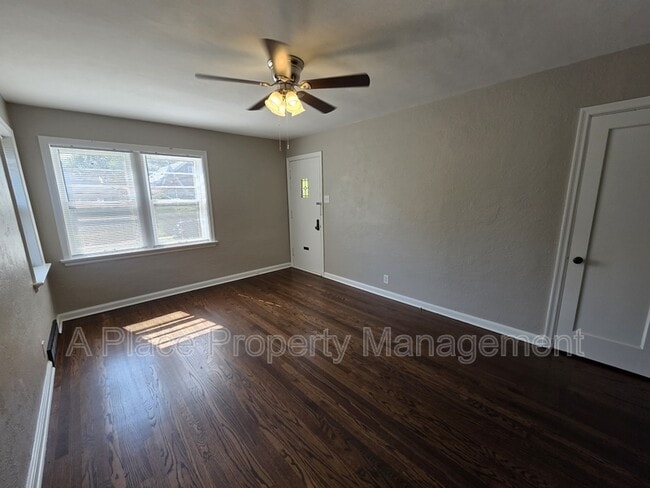 Building Photo - 5001-5003 Miami Street - 1E