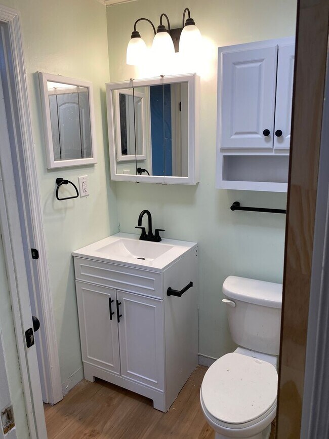 Building Photo - 2120 Chestnut Street – Beautifully Renovat...