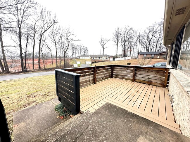 Building Photo - 28 Leonard Dr