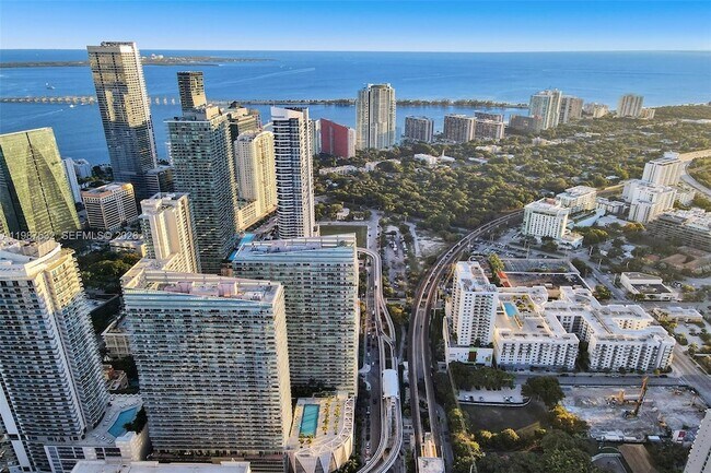 Building Photo - 1111 SW 1st Ave