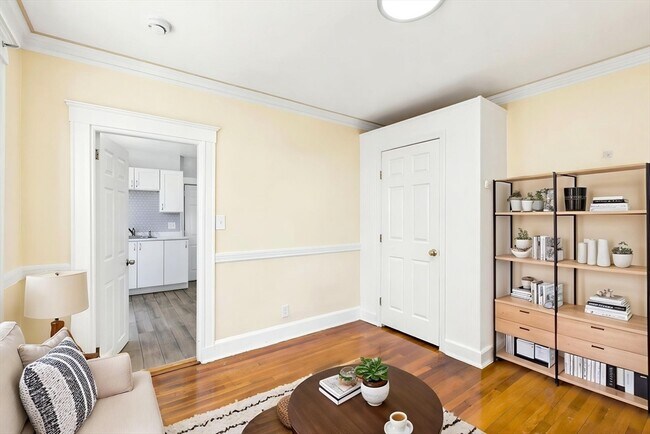 Building Photo - 72 Olney St