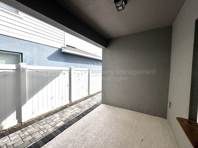 Building Photo - 5945 Glory Bower Dr