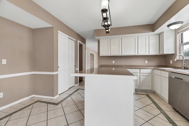 Building Photo - 513 River Bend Estates Dr