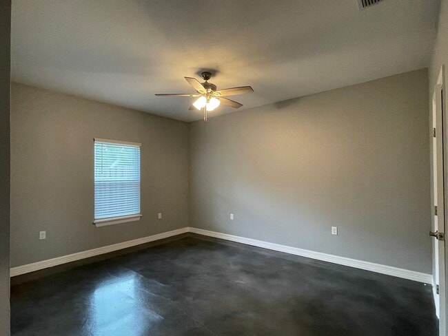 Building Photo - Hallsville