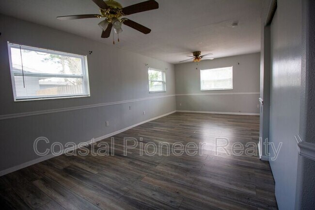 Building Photo - 10760 62nd Ave N