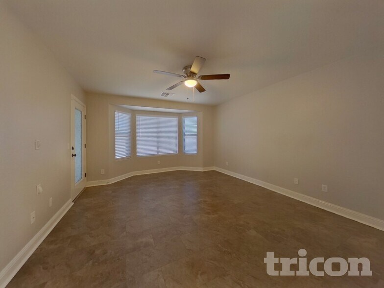 Building Photo - 20711 N Santa Cruz Dr
