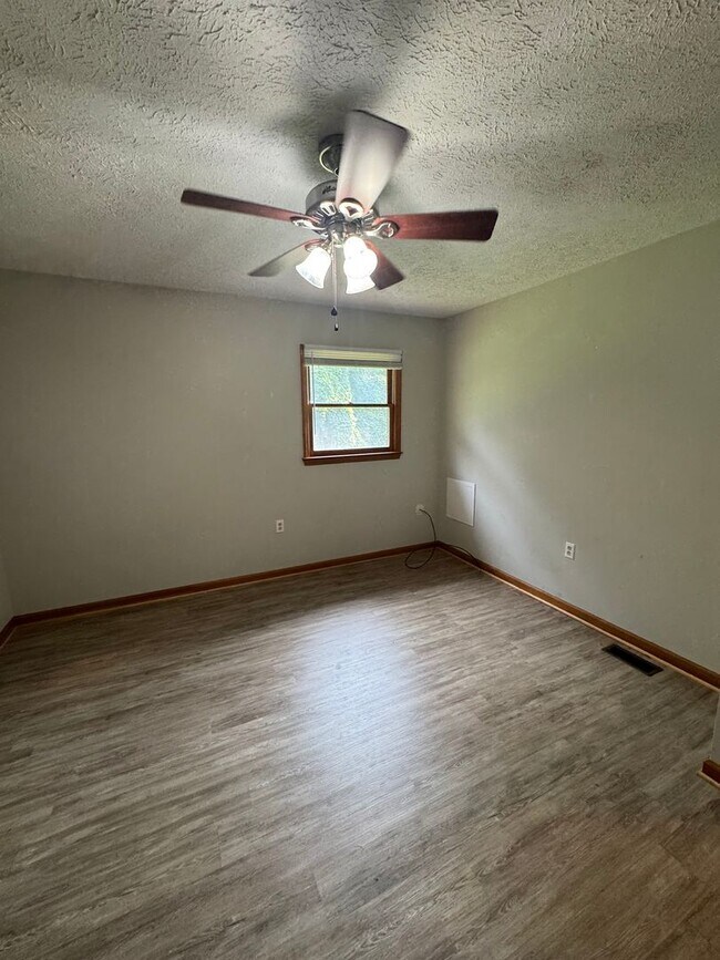 Building Photo - 4774 Mayfield Dr