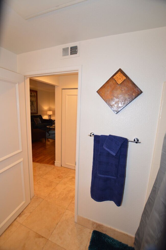 Building Photo - Charming Furnished Studio with Large Patio...